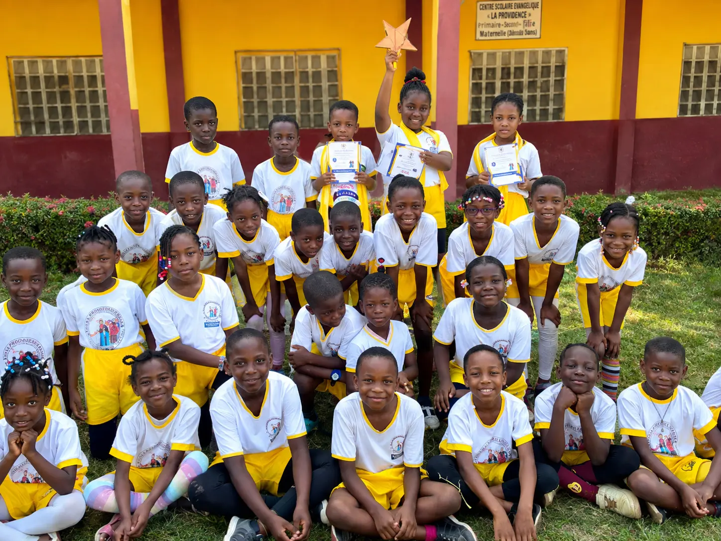 Élèves en lycée au Complexe Scolaire La Providence de Don Orione